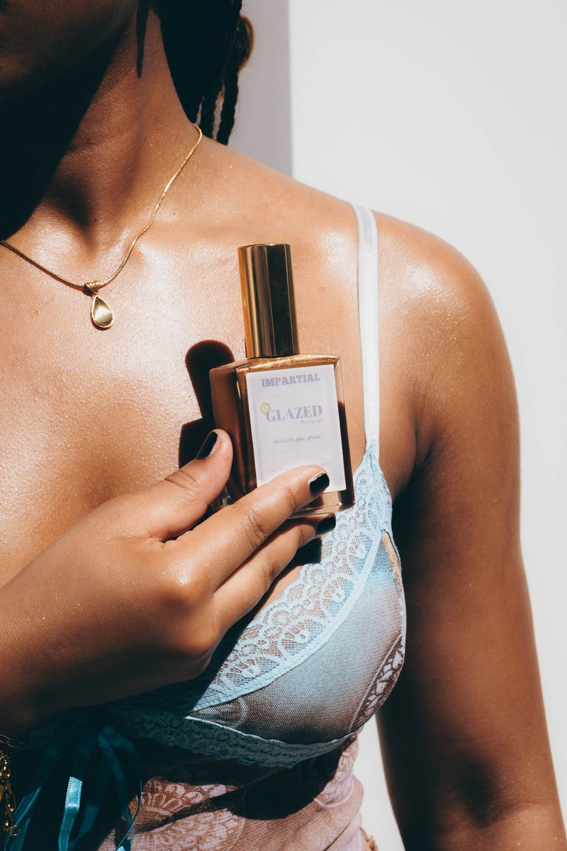 Impartial Skin - Body Shimmer Oil Lifestyle Shot